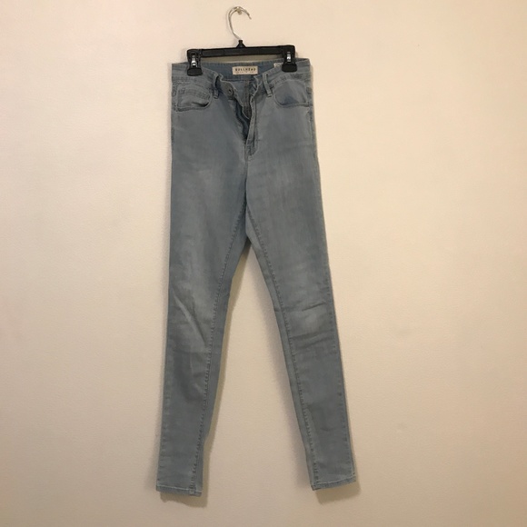 Bullhead Denim Super High Rise Skinnies - 5 - Picture 2 of 4